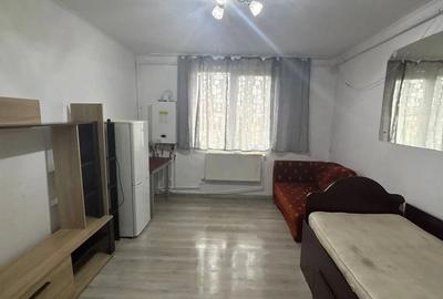 Garsonieră decomandată în Central