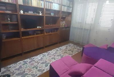 Apartament cu 4 camere decomandat în Traian - 2