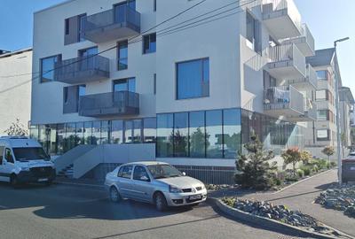 Apartament cu 3 camere decomandat în Între Lacuri - 1