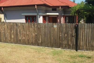 Casă individuală cu 3 camere cu Teren 2850 Mp în Alunișu - 1