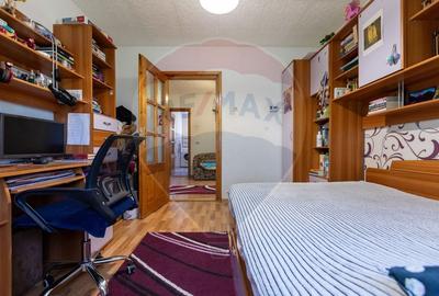 Apartament de vanzare cu 4 camere decomandat, Aleea Ghioceilor - 8