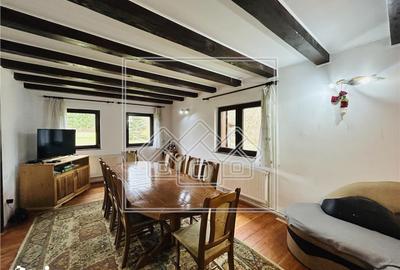 Casă cu 5 camere cu Teren 3400 Mp în Porumbacu de Jos - 2