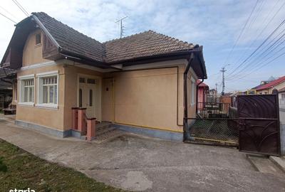 Casă cu 2 camere cu Teren 1400 Mp în Central - 3