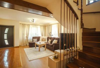 Casă cu 4 camere cu Teren 1500 Mp în Vulcan - 1