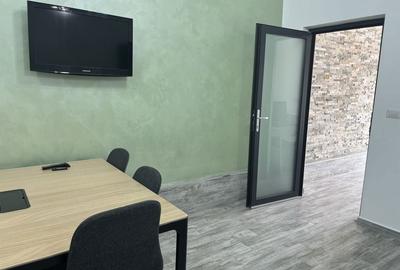 Spațiu comercial, de 70 mp, în Central - 4