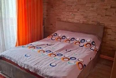 Apartament cu 3 camere decomandat în Tudor