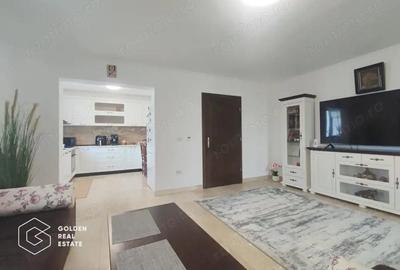 Casă cu 4 camere cu Canalizare în Central - 2