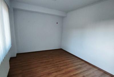 Spațiu comercial, de 50 mp, în Central - 7