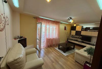Apartament cu 3 camere decomandat în Central - 1