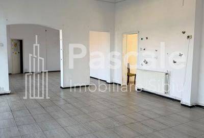 Spațiu comercial, de 109 mp, în Central - 4