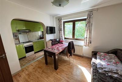Apartament cu 3 camere decomandat, mobilat în Sud