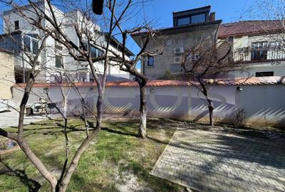 Casă individuală cu 8 camere cu Canalizare în Capitale - 46