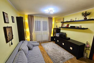 Apartament cu 3 camere decomandat, mobilat în Tei