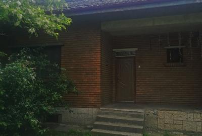 Casă cu 3 camere cu Teren 800 Mp în Malu Mare
