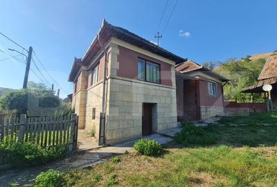 Casa demolabila sau renovabila in Tauti , comuna Floresti