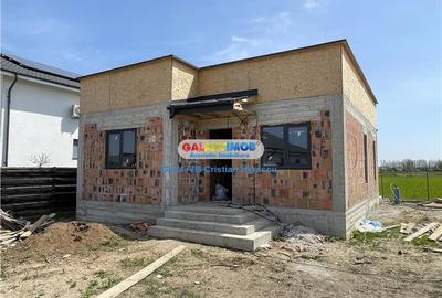 Casă cu 3 camere cu Teren 400 Mp în Crevedia - 1