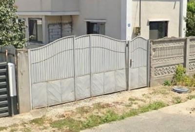 Vând două case in aceeași curte ambele cu etaj