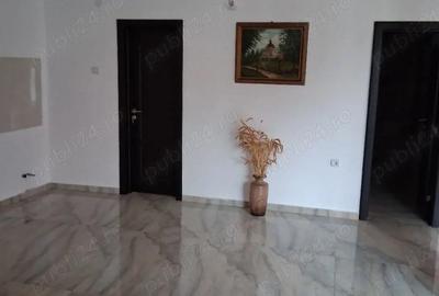Casă cu 4 camere cu Teren 900 Mp în Central - 2
