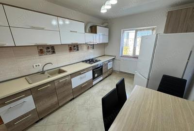 Apartament cu 3 camere decomandat în Girocului