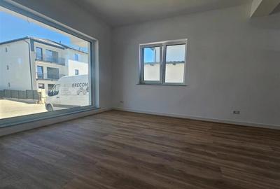 Duplex cu 4 camere cu Canalizare în Ipotești - 1