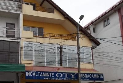 Casă cu 4 camere în Central - 1