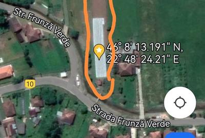 Teren de 1950 mp, în Central