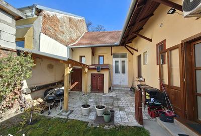 Casă cu 8 camere decomandat cu Teren 48 Mp în Sud - 2