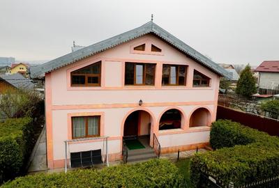 Casă individuală cu 6 camere cu Canalizare în Tătărași - 1
