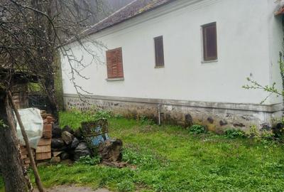 Casă cu 4 camere în Central - 2