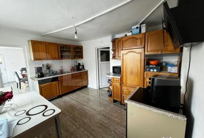 Casă cu 5 camere cu Teren 1350 Mp în Central - 2