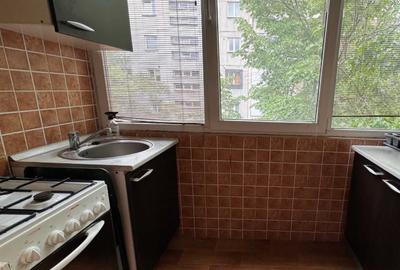 Apartament cu 2 camere decomandat în Crângași