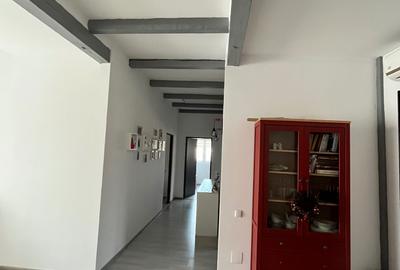 Apartament cu 4 camere decomandat în Zăvoi - 3