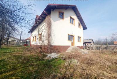 Casa D+P+M, situata in Arcani (Campofeni) - 1