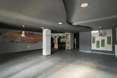 Spațiu comercial, de 142 mp, în Central - 7