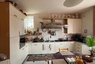 Casă cu 6 camere cu Teren 1200 Mp în Central