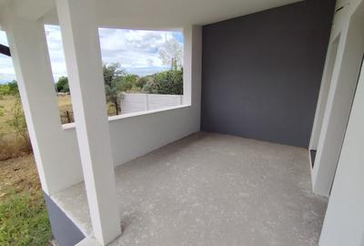 Casă individuală cu 4 camere cu Canalizare în Micești - 8