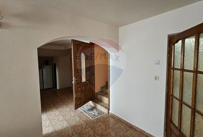 Casă individuală cu 17 camere cu Canalizare în Obcini - 58