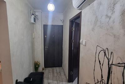 Apartament cu 4 camere, mobilat în CET - 16