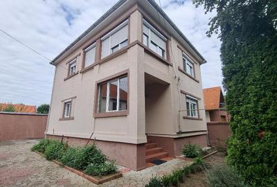 Casa solida parter si etaj zona semicentrala cu acces auto 159000 Euro - 1