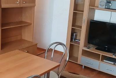 Vand apartament 2 camere, semidecomandat, etaj 2 - 4