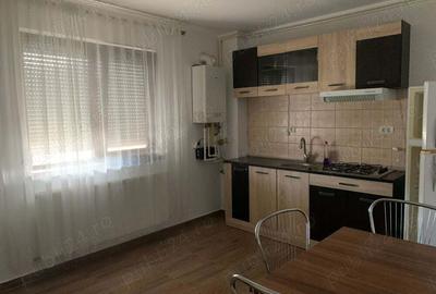 Inchiriez apartament cu 3 camere - 1
