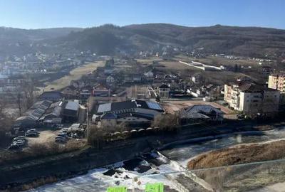 Apartament cu 3 camere decomandat în Parc Zăvoi - 1