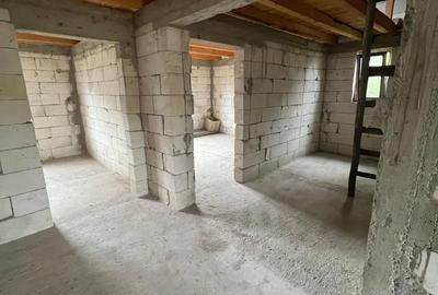 Casă cu 4 camere cu Teren 895 Mp în Vadu Pașii - 2