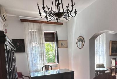 Romana.Parter din P+2,apartament 3 camere ,85 mp,garaj.Renovat Romana.Parter din P+2,apartament 3 camere ,85 mp,garaj.Renovat - 1