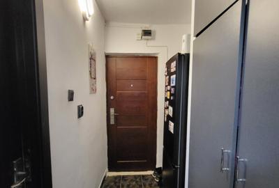 Pre? bun! Garsoniera gata de locuit in zona 9 Mai - 1