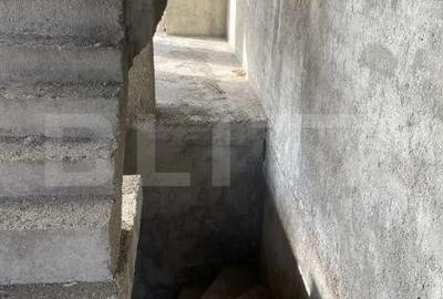 Casa cu 3 dormitoare, semifinisata,2 bai, teren 400 mp, cartier Izvor,Tarlungeni