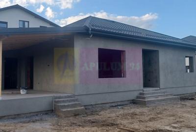 Casă individuală cu 3 camere cu Canalizare în Săbăreni - 1