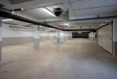 Apartament cu 3 camere semidecomandat în Tractorul - 20