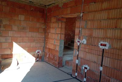 Casă cu 4 camere cu Teren 250 Mp în Chișoda - 7