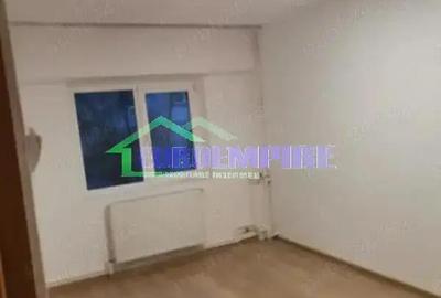 Garsoniera de vanzare zona Poarta 6, decomandata, etaj 1 Garsoniera de vanzare zona Poarta 6, decomandata, etaj 1 - 2